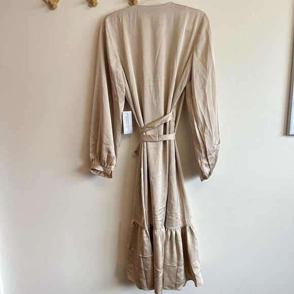 NWT AmyLynn USA Long Sleeve Midi Wrap Dress in Oyster Cream Silky Size Large - Picture 9 of 14
